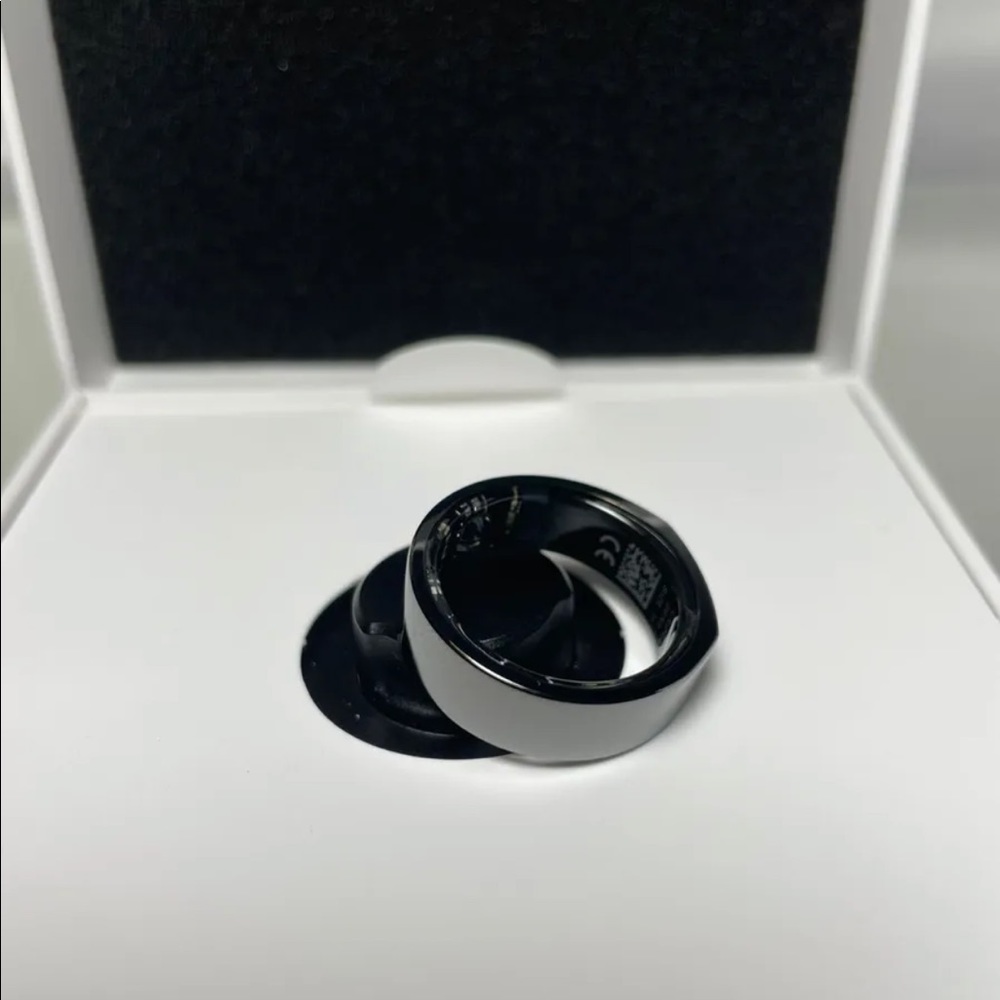 OURA Ring GEN 3 - Lightly Used BLACK